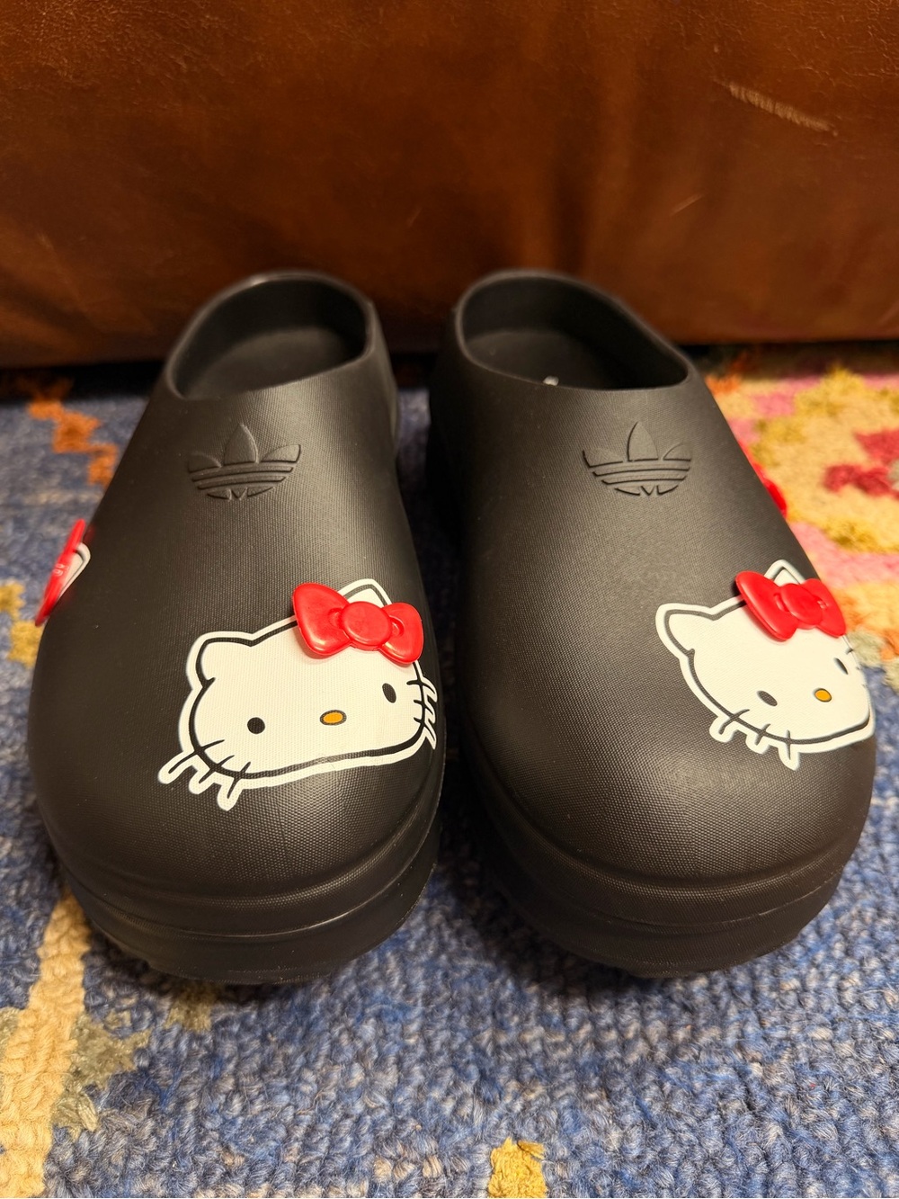 adidas x Hello Kitty Adilette Clogs Womens 9 Black Red Sanrio Slip On Shoes